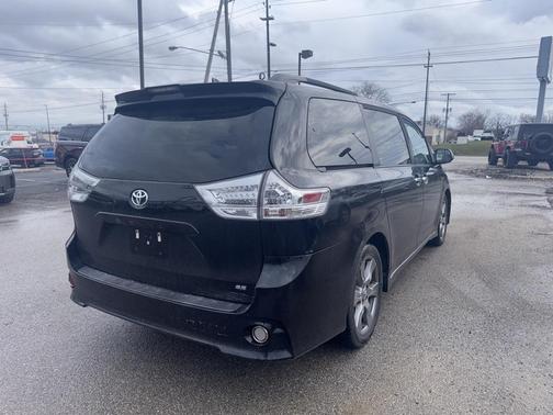 2019 Toyota Sienna SE