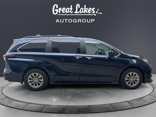 2023 Toyota Sienna XLE