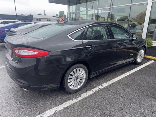 Tuxedo Black Metallic 2013 Ford Fusion Hybrid SE