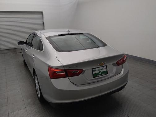 Silver Ice Metallic 2018 Chevrolet Malibu LT