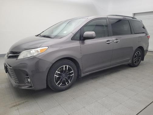 2018 Toyota Sienna XLE