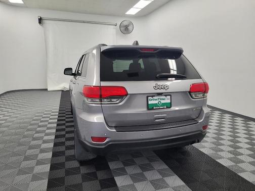 Billet Silver Metallic Clearcoat 2018 Jeep Grand Cherokee Laredo E