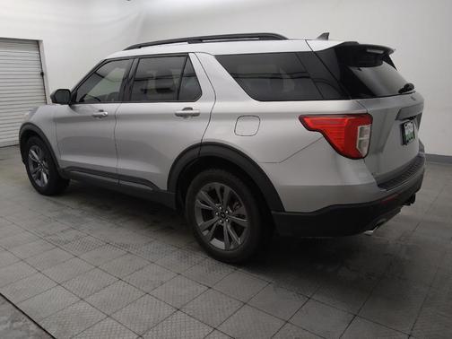 Iconic Silver Metallic 2021 Ford Explorer XLT