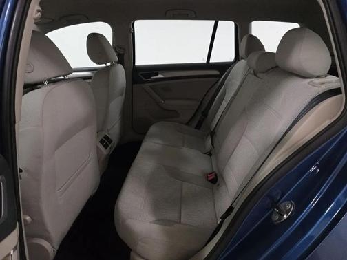 2016 Volkswagen Golf SportWagen TSI S 4-Door