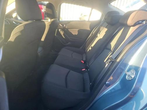 2015 Mazda Mazda3 i Sport