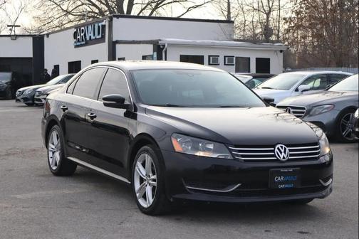 2014 Volkswagen Passat 1.8T Auto SE w/Sunroof & Nav
