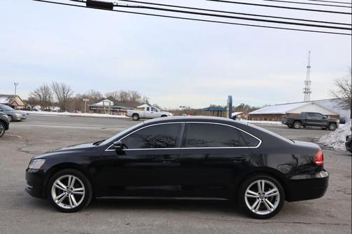 2014 Volkswagen Passat 1.8T Auto SE w/Sunroof & Nav