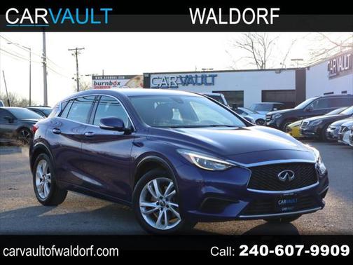 2017 INFINITI QX30 Luxury AWD