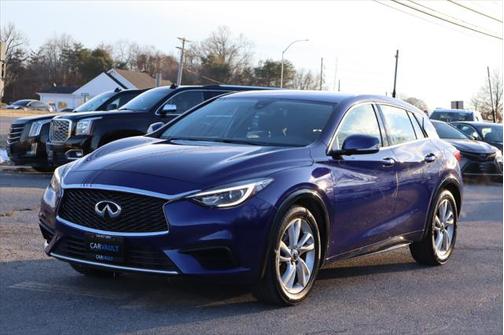 2017 INFINITI QX30 Luxury AWD