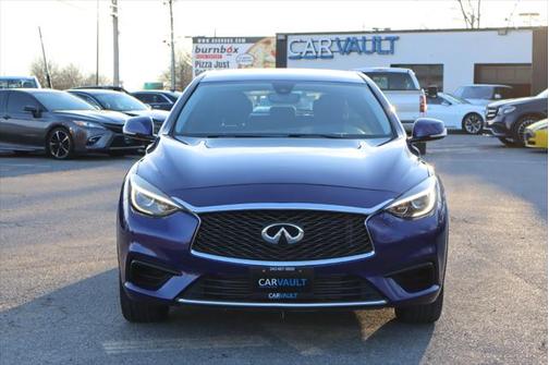 2017 INFINITI QX30 Luxury AWD