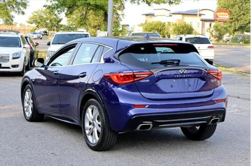2017 INFINITI QX30 Luxury AWD