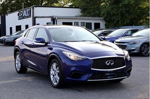 2017 INFINITI QX30 Luxury AWD
