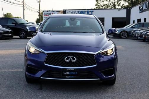 2017 INFINITI QX30 Luxury AWD