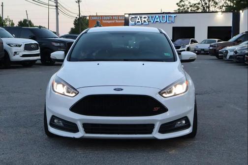Oxford White 2017 Ford Focus ST