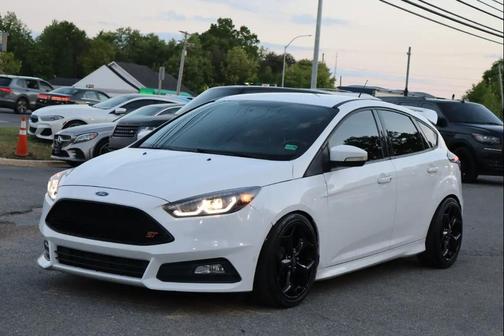 Oxford White 2017 Ford Focus ST