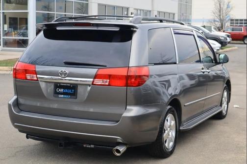 2004 Toyota Sienna LE