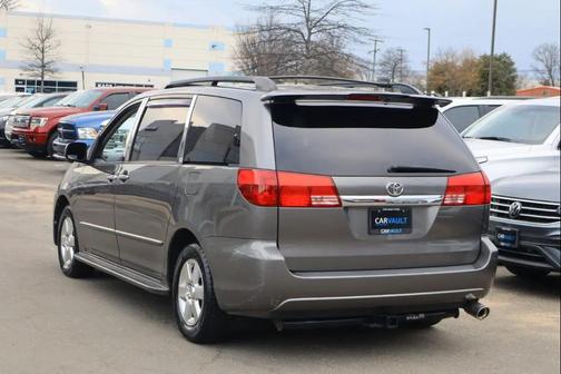 2004 Toyota Sienna LE