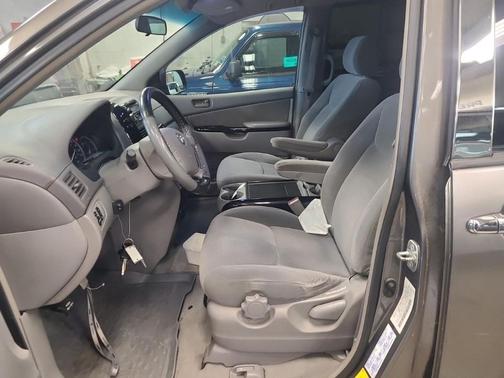 2004 Toyota Sienna LE