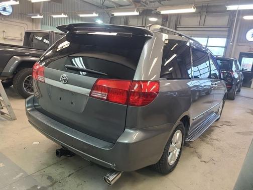 2004 Toyota Sienna LE