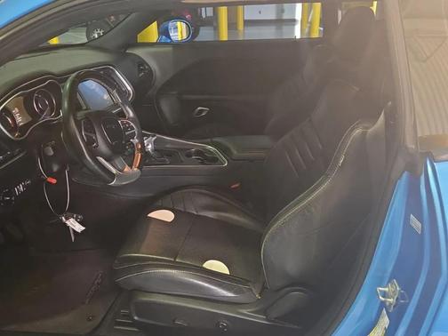 B5 Blue Pearlcoat 2016 Dodge Challenger SRT 392