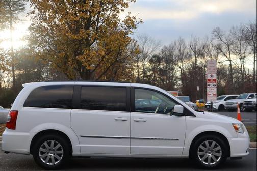 2016 Chrysler Town & Country Touring