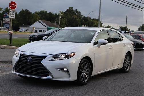 2018 Lexus ES 300h Base