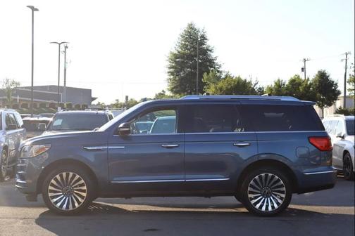 Blue Diamond Metallic 2019 Lincoln Navigator Reserve