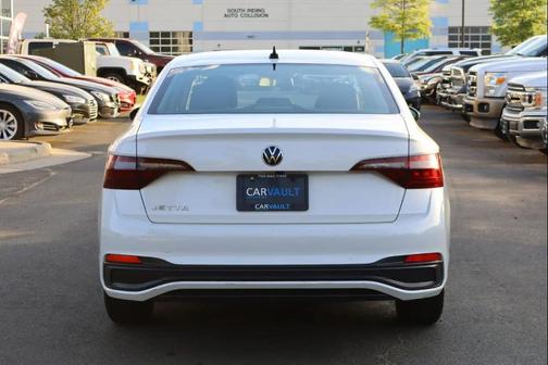 Pure White 2022 Volkswagen Jetta 1.5T S