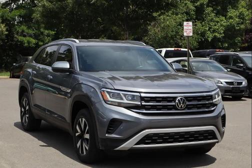Platinum Gray Metallic 2020 Volkswagen Atlas Cross Sport 2.0T SE