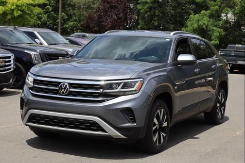Platinum Gray Metallic 2020 Volkswagen Atlas Cross Sport 2.0T SE