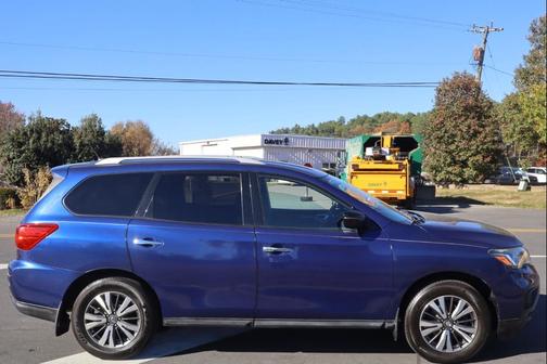 2017 Nissan Pathfinder S