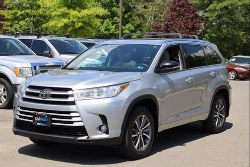 Celestial Silver Metallic 2017 Toyota Highlander XLE