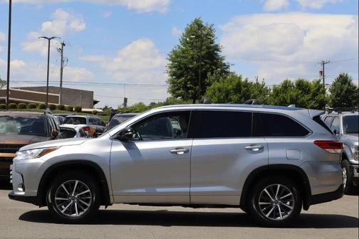 Celestial Silver Metallic 2017 Toyota Highlander XLE