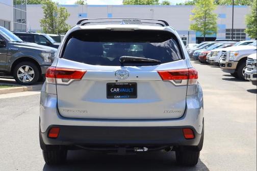 Celestial Silver Metallic 2017 Toyota Highlander XLE