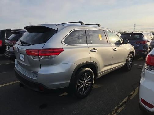 Celestial Silver Metallic 2017 Toyota Highlander XLE