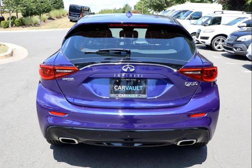 2017 INFINITI QX30 Luxury AWD