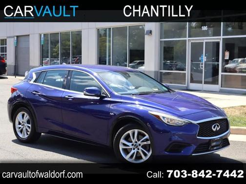 2017 INFINITI QX30 Luxury AWD