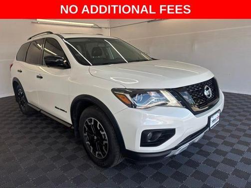 White 2020 Nissan Pathfinder SL