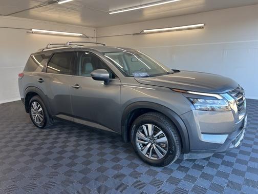 2022 Nissan Pathfinder SL