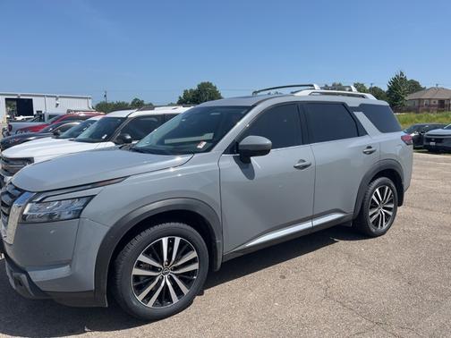 2024 Nissan Pathfinder Platinum