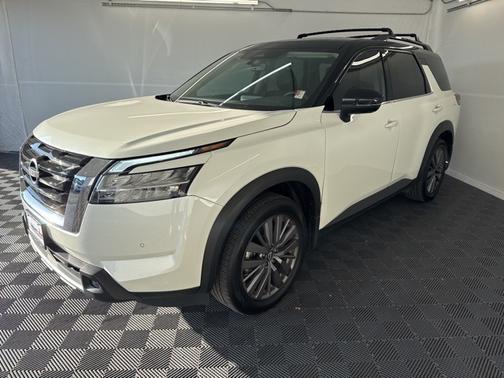 2024 Nissan Pathfinder SL