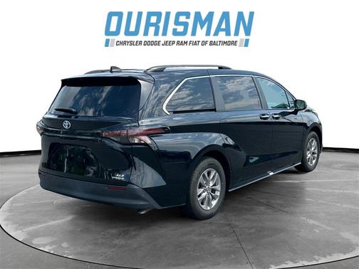 2023 Toyota Sienna XLE
