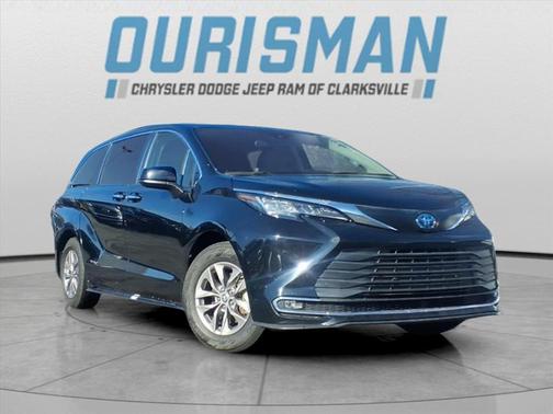 2023 Toyota Sienna XLE