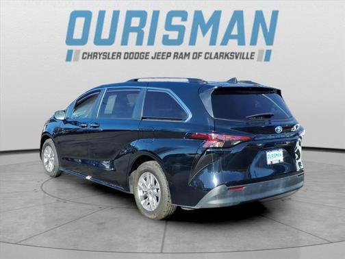 2023 Toyota Sienna XLE