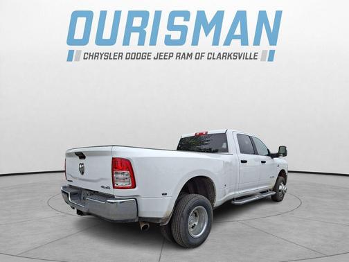 Bright White Clearcoat 2024 RAM 3500 Big Horn Crew Cab 4x4 8' Box