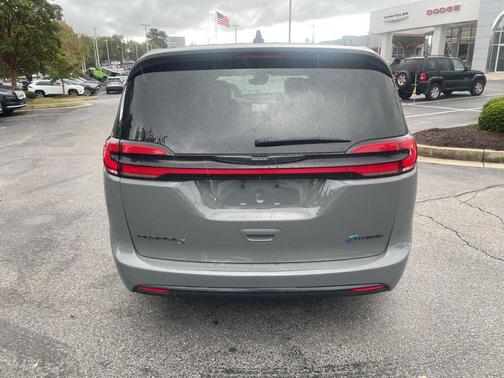 2022 Chrysler Pacifica Hybrid Touring L