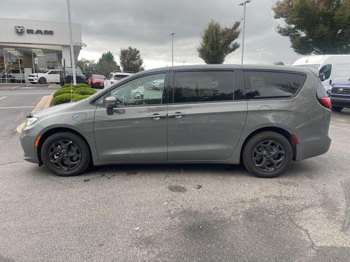 2022 Chrysler Pacifica Hybrid Touring L