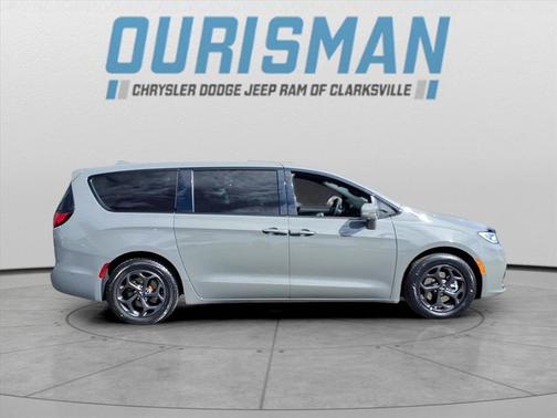 2022 Chrysler Pacifica Hybrid Touring L