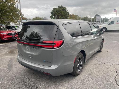 2022 Chrysler Pacifica Hybrid Touring L