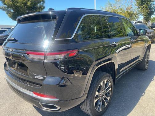 2022 Jeep Grand Cherokee Overland
